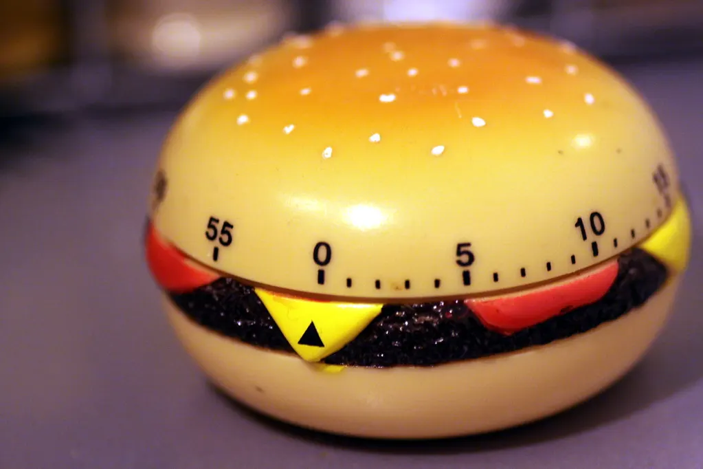 Kitchen timer showing a pause interval